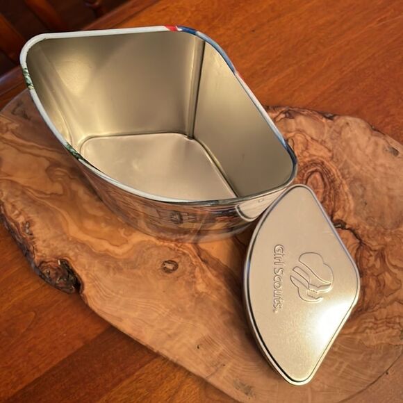 Girl Scout Collectible Tin from 2004 - Picture 4 of 6